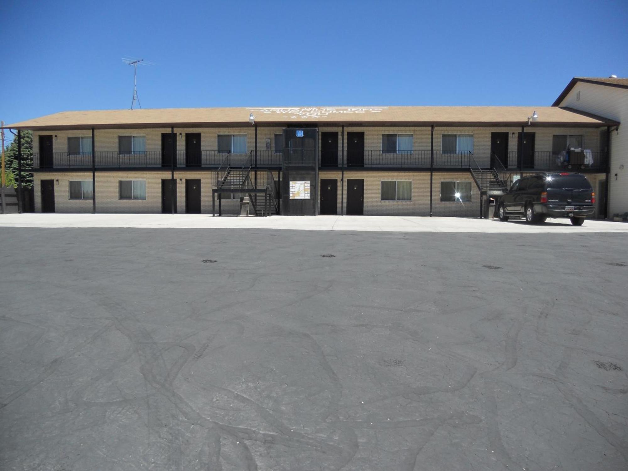 Aquarius Inn Bicknell Exterior photo